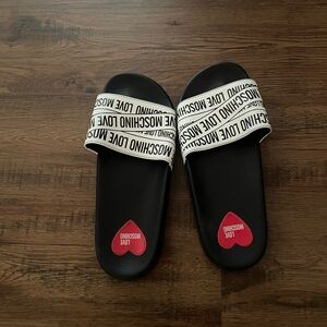 Woman moschino slides